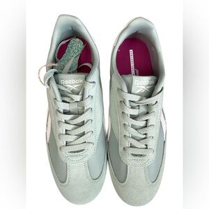 Reebok Low Cut Sneakers size 8.5M Light Green